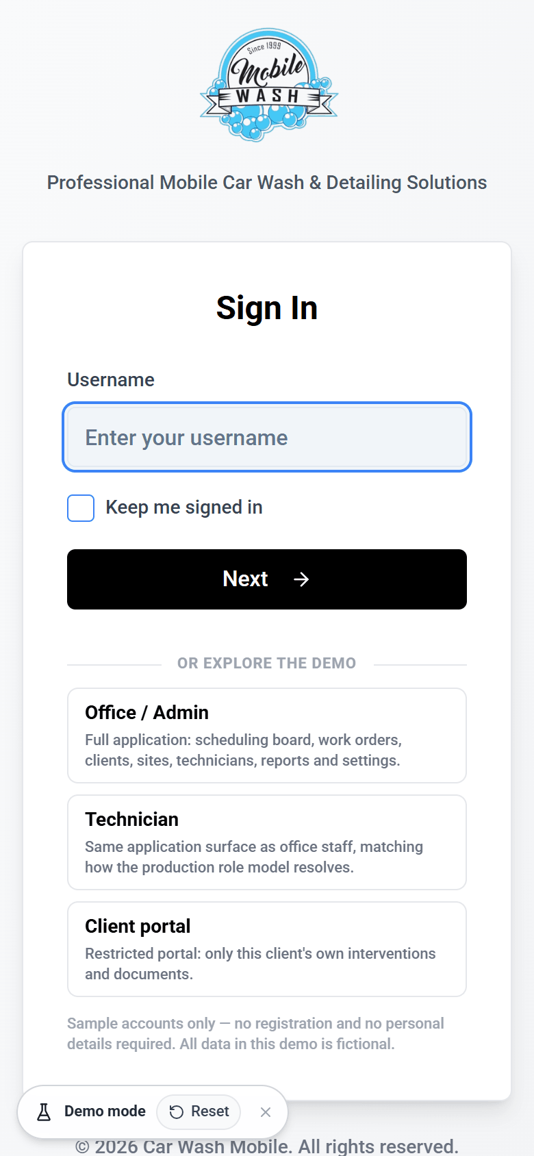 Écran de connexion sur téléphone, avec accès en un clic pour les rôles bureau, technicien et client