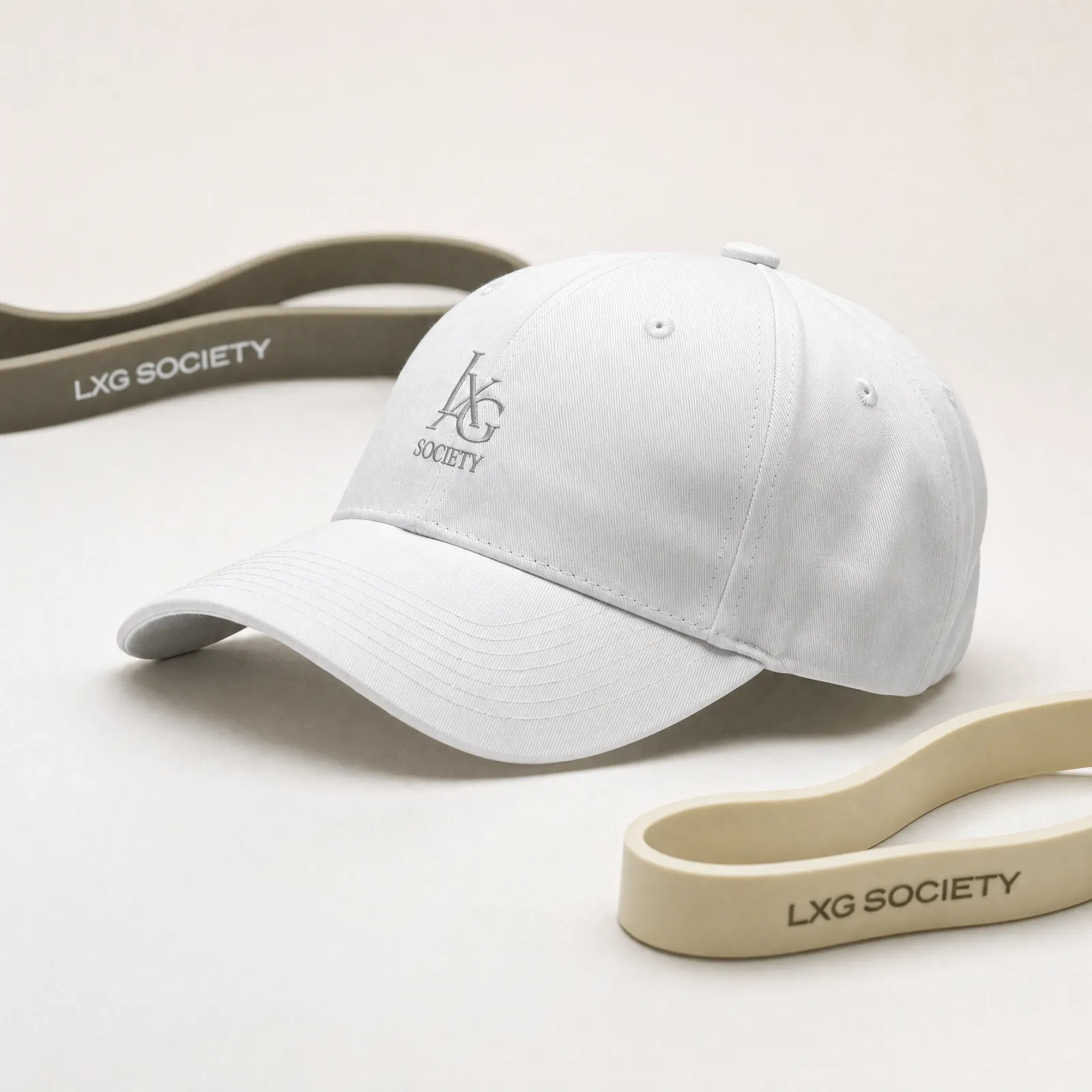 Arctic White · sangle logotypée